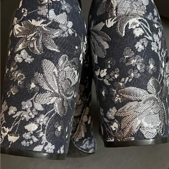 Stunning Blue‎ and Silver Booties - Picture 6 of 7